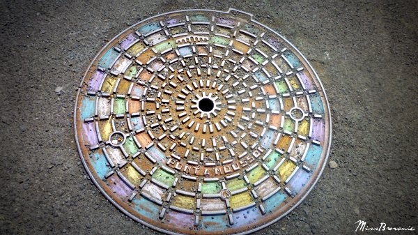 plaque-egout-decoree plaque-egout-decoree